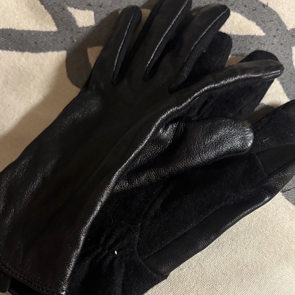 Classic Black Leather & Wool Women’s Gloves